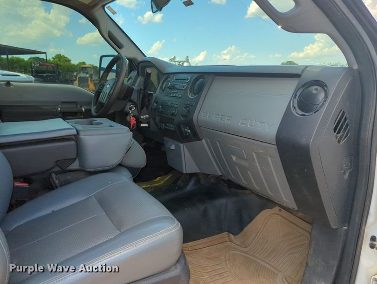 image for item MY9438 2015 Ford F250 Super Duty  Crew Cab utility bed pickup truck