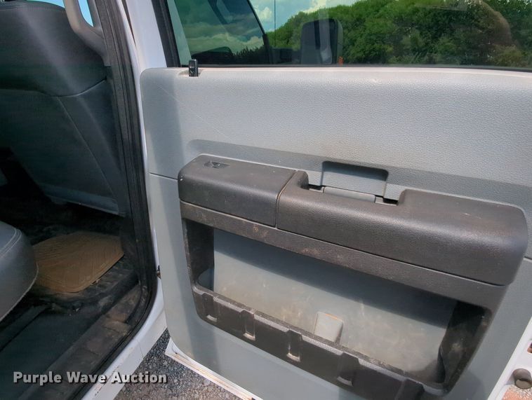 image for item MY9438 2015 Ford F250 Super Duty  Crew Cab utility bed pickup truck