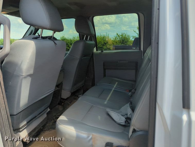 image for item MY9438 2015 Ford F250 Super Duty  Crew Cab utility bed pickup truck