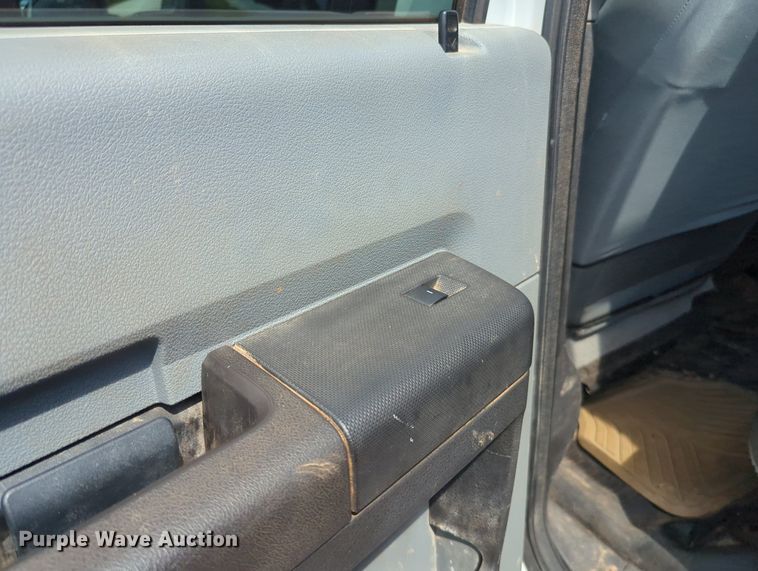 image for item MY9438 2015 Ford F250 Super Duty  Crew Cab utility bed pickup truck