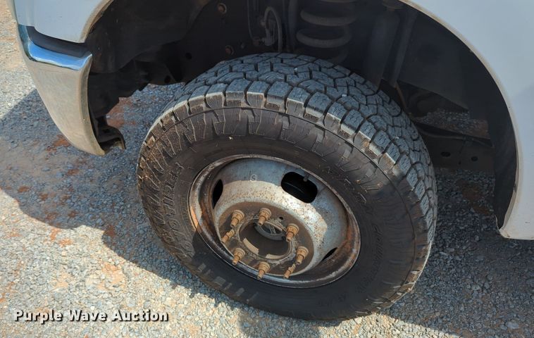 image for item MY9438 2015 Ford F250 Super Duty  Crew Cab utility bed pickup truck