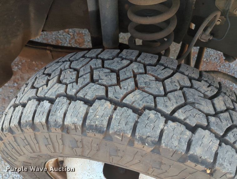 image for item MY9438 2015 Ford F250 Super Duty  Crew Cab utility bed pickup truck