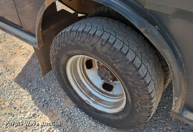 image for item MY9438 2015 Ford F250 Super Duty  Crew Cab utility bed pickup truck