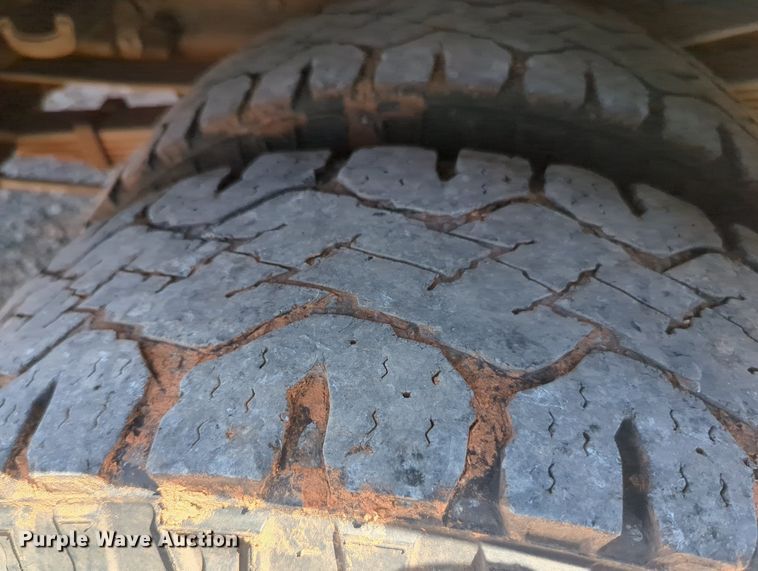 image for item MY9438 2015 Ford F250 Super Duty  Crew Cab utility bed pickup truck