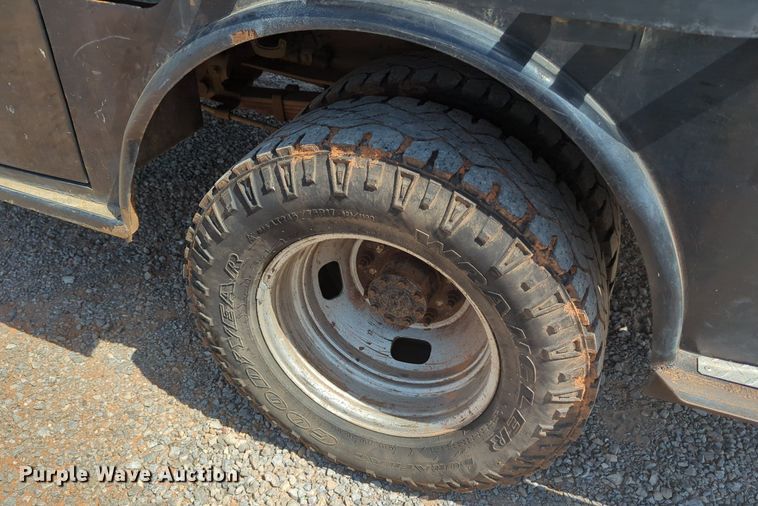 image for item MY9438 2015 Ford F250 Super Duty  Crew Cab utility bed pickup truck