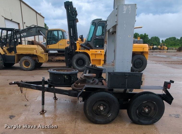 image for item MY9467 Shop built hydraulic press trailer