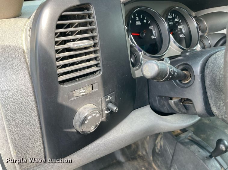 image for item NB9050 2008 Chevrolet 2500HD  Ext. Cab pickup truck