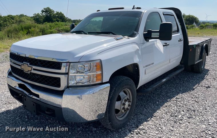 image for item NB9051 2009 Chevrolet Silverado 3500HD  Crew Cab flatbed pickup truck