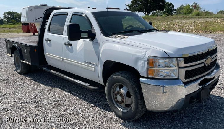 image for item NB9051 2009 Chevrolet Silverado 3500HD  Crew Cab flatbed pickup truck