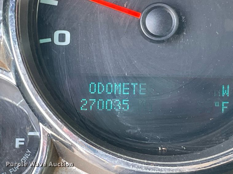 image for item NB9051 2009 Chevrolet Silverado 3500HD  Crew Cab flatbed pickup truck