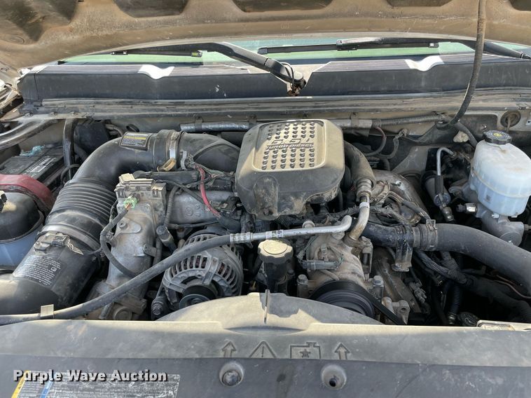 image for item NB9051 2009 Chevrolet Silverado 3500HD  Crew Cab flatbed pickup truck