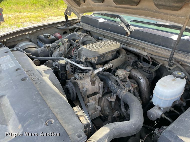 image for item NB9051 2009 Chevrolet Silverado 3500HD  Crew Cab flatbed pickup truck