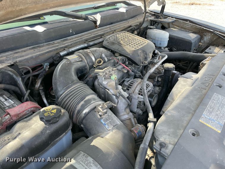 image for item NB9051 2009 Chevrolet Silverado 3500HD  Crew Cab flatbed pickup truck