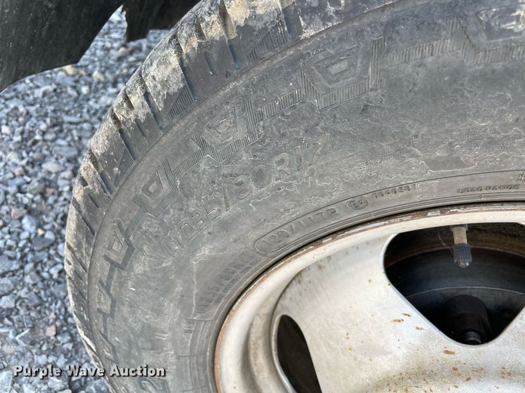 image for item NB9051 2009 Chevrolet Silverado 3500HD  Crew Cab flatbed pickup truck