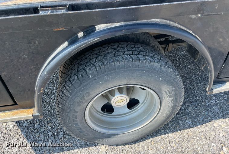 image for item NB9051 2009 Chevrolet Silverado 3500HD  Crew Cab flatbed pickup truck