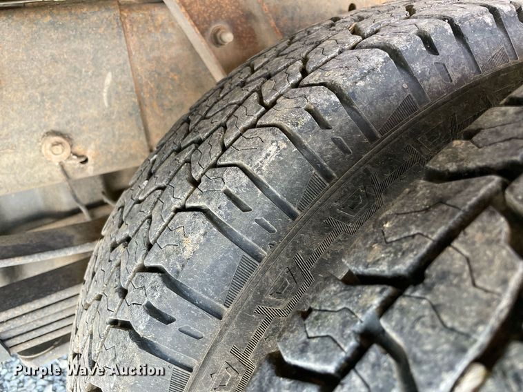 image for item NB9051 2009 Chevrolet Silverado 3500HD  Crew Cab flatbed pickup truck