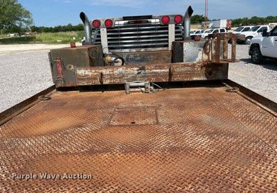 image for item NB9052 2007 Chevrolet Silverado 3500HD  flatbed pickup truck