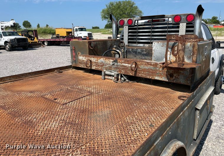 image for item NB9052 2007 Chevrolet Silverado 3500HD  flatbed pickup truck