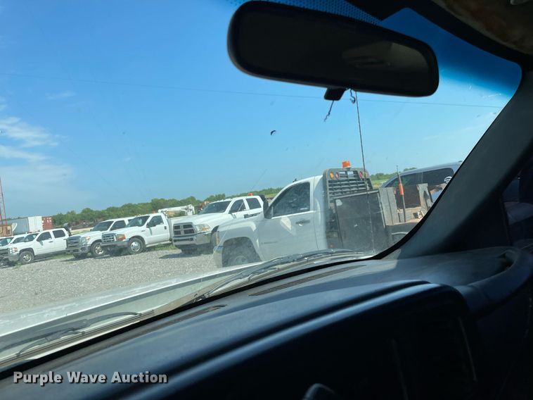 image for item NB9052 2007 Chevrolet Silverado 3500HD  flatbed pickup truck