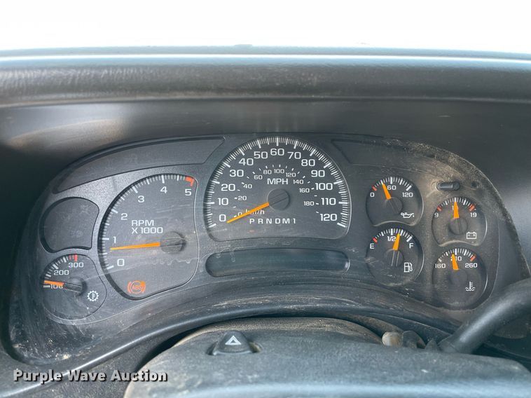 image for item NB9052 2007 Chevrolet Silverado 3500HD  flatbed pickup truck