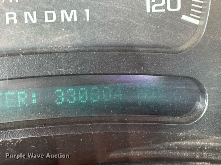 image for item NB9052 2007 Chevrolet Silverado 3500HD  flatbed pickup truck