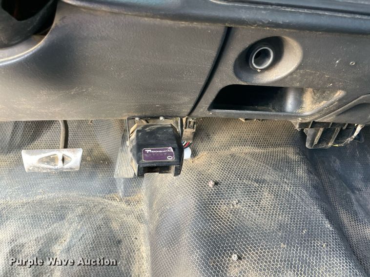 image for item NB9052 2007 Chevrolet Silverado 3500HD  flatbed pickup truck