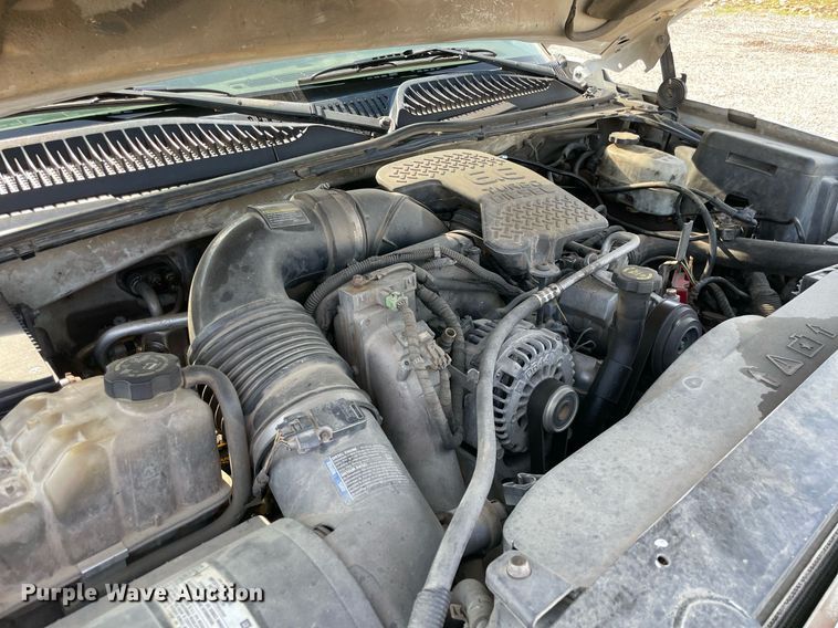 image for item NB9052 2007 Chevrolet Silverado 3500HD  flatbed pickup truck