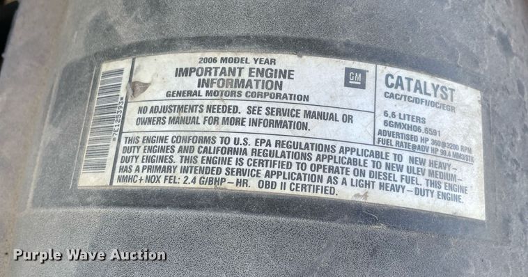 image for item NB9052 2007 Chevrolet Silverado 3500HD  flatbed pickup truck