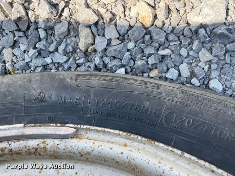 image for item NB9052 2007 Chevrolet Silverado 3500HD  flatbed pickup truck