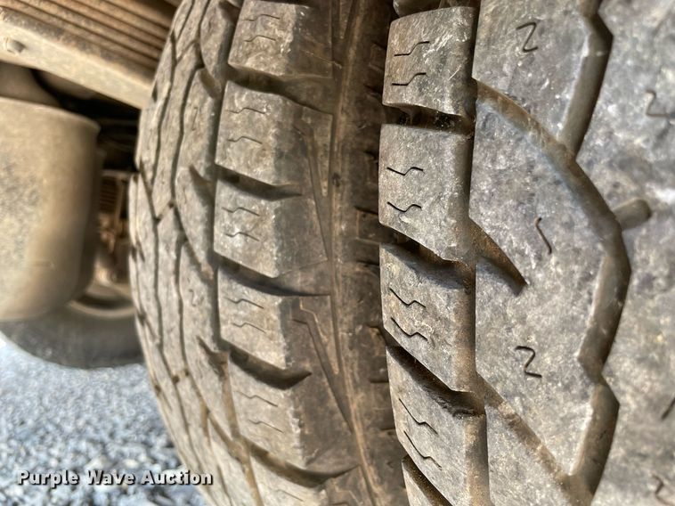 image for item NB9052 2007 Chevrolet Silverado 3500HD  flatbed pickup truck