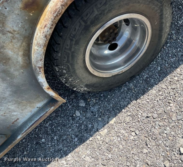 image for item NB9052 2007 Chevrolet Silverado 3500HD  flatbed pickup truck