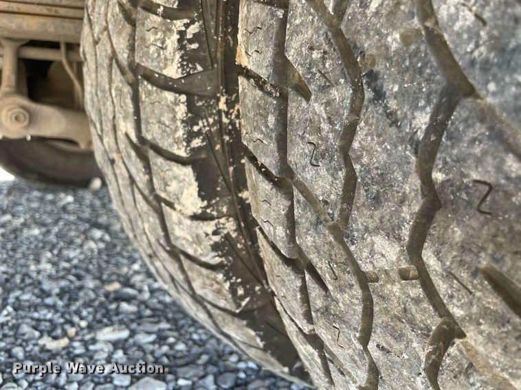 image for item NB9052 2007 Chevrolet Silverado 3500HD  flatbed pickup truck