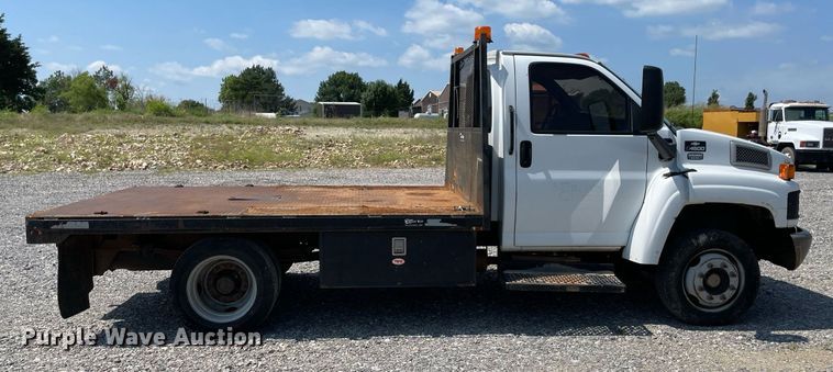 image for item NB9054 2003 Chevrolet C4500  flatbed truck