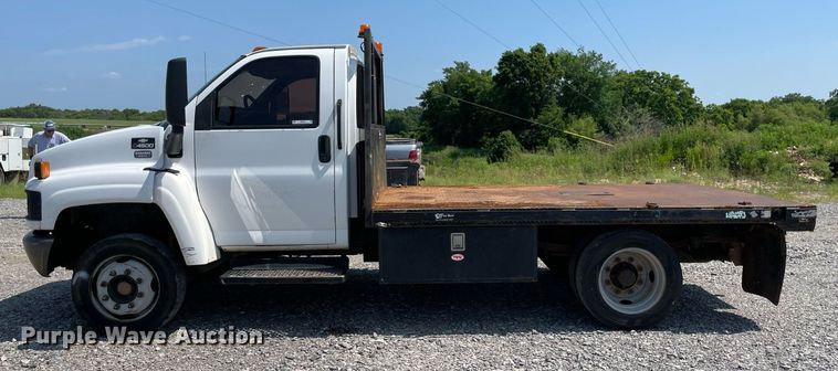 image for item NB9054 2003 Chevrolet C4500  flatbed truck