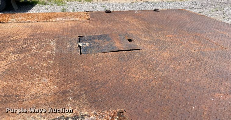 image for item NB9054 2003 Chevrolet C4500  flatbed truck