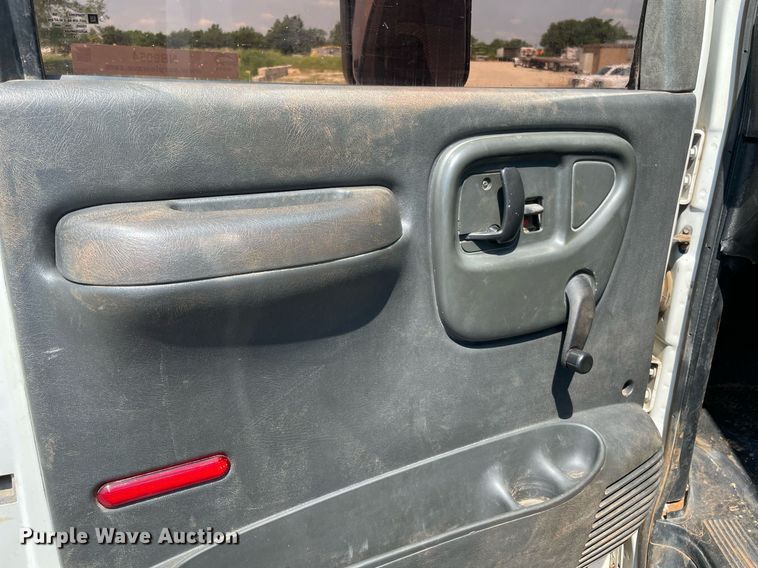 image for item NB9054 2003 Chevrolet C4500  flatbed truck