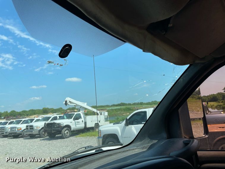 image for item NB9054 2003 Chevrolet C4500  flatbed truck