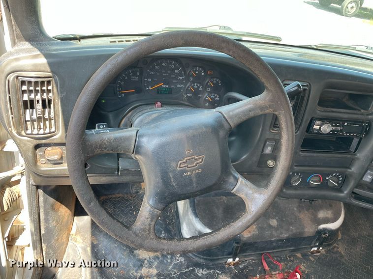 image for item NB9054 2003 Chevrolet C4500  flatbed truck