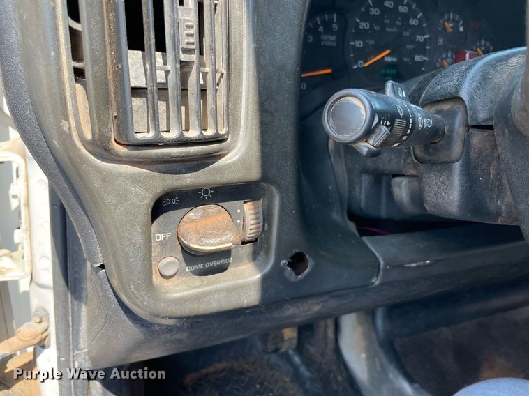 image for item NB9054 2003 Chevrolet C4500  flatbed truck