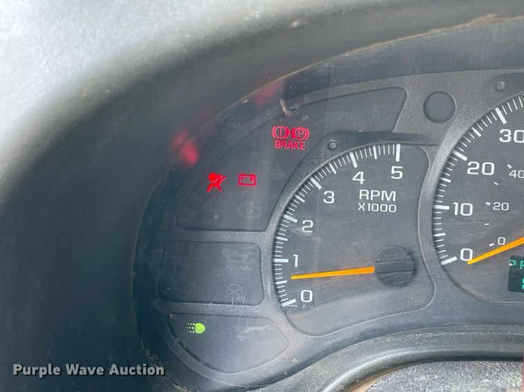 image for item NB9054 2003 Chevrolet C4500  flatbed truck