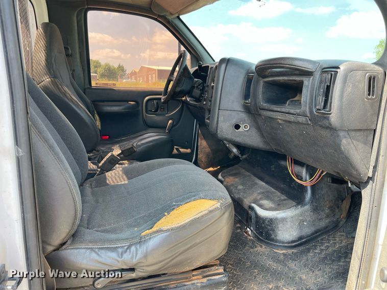 image for item NB9054 2003 Chevrolet C4500  flatbed truck