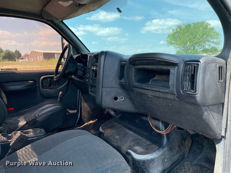 image for item NB9054 2003 Chevrolet C4500  flatbed truck