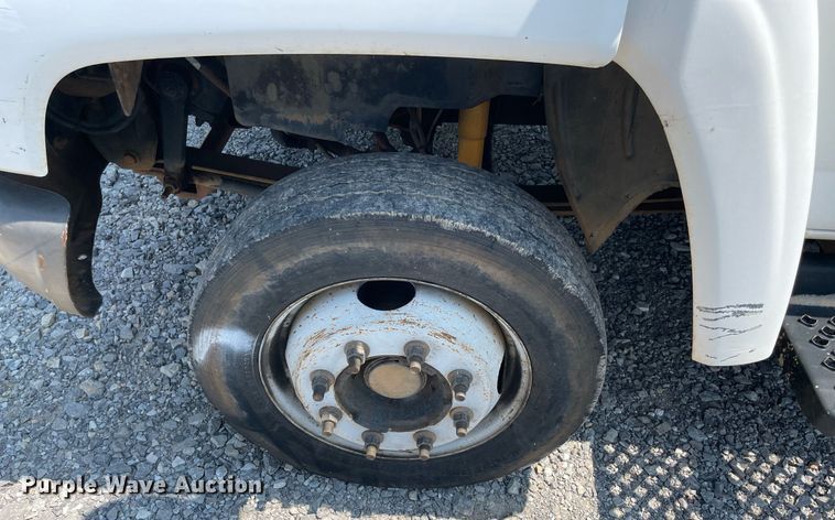 image for item NB9054 2003 Chevrolet C4500  flatbed truck