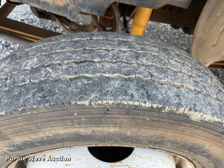 image for item NB9054 2003 Chevrolet C4500  flatbed truck