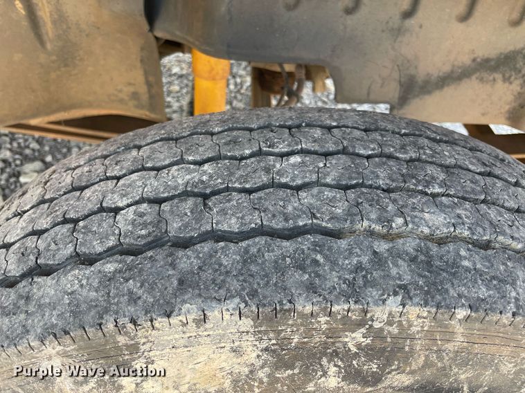 image for item NB9054 2003 Chevrolet C4500  flatbed truck