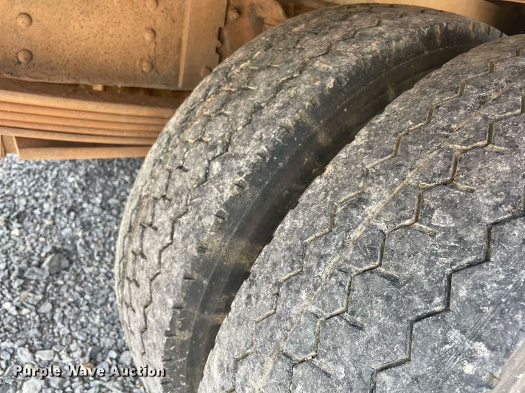 image for item NB9054 2003 Chevrolet C4500  flatbed truck