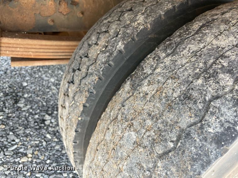 image for item NB9054 2003 Chevrolet C4500  flatbed truck