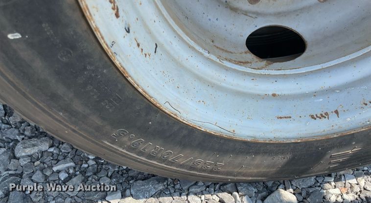 image for item NB9054 2003 Chevrolet C4500  flatbed truck