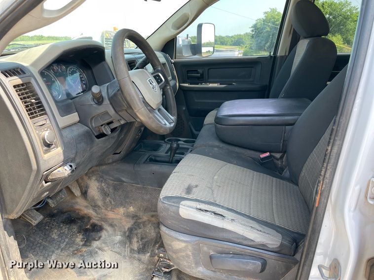 image for item NB9055 2011 Dodge Ram 3500  Crew Cab flatbed pickup truck