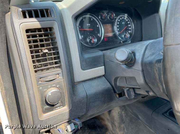 image for item NB9055 2011 Dodge Ram 3500  Crew Cab flatbed pickup truck